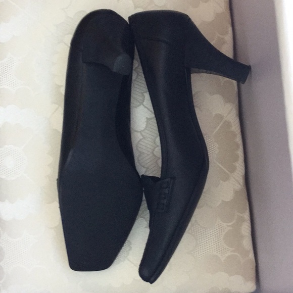 Etienne Aigner dress/work heels - Picture 5 of 5